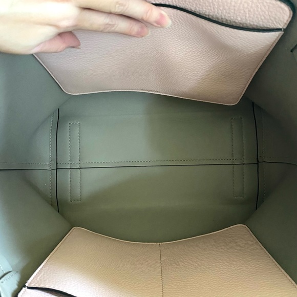 Authentic Burberry “belt bag” - Picture 9 of 16